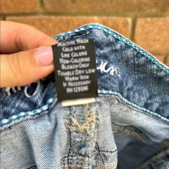 Stylish Mid-Blue Cropped Jeans by Ayria - capri pants - Picture 9 of 10